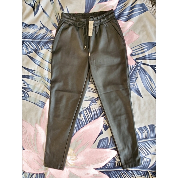 XS- Faux Leather Joggers- Suzy Shier-NWT - Picture 1 of 4